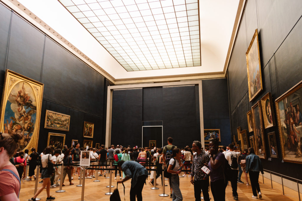 crowds in the Louvre in Mona Lisa room